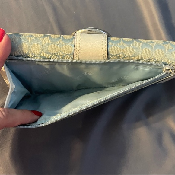 Coach wallet. Normal wear. - Picture 3 of 9